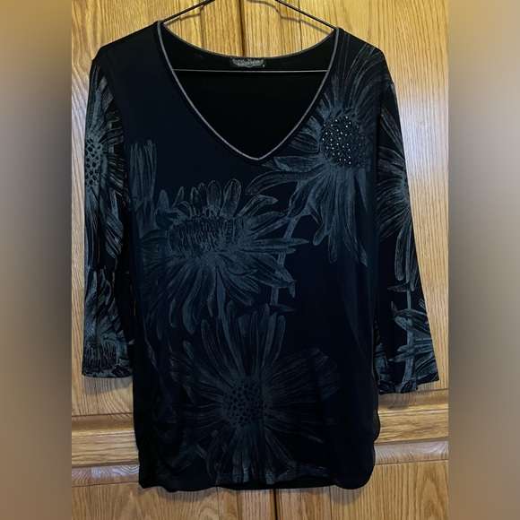 Vanilla Sugar black floral embellished women’s top. Size M. Very good condition - Picture 15 of 16